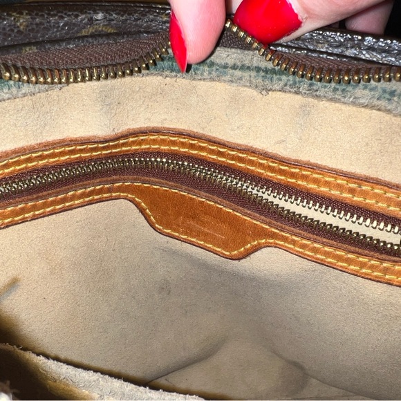 Authentic Louis Vuitton Monogram Looping MM shoulder bag - Picture 11 of 15